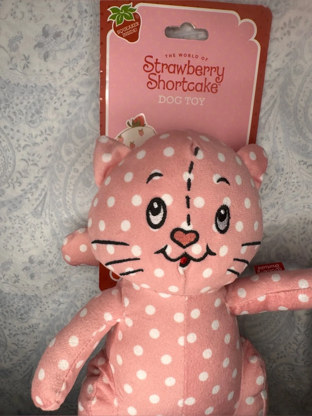 Strawberry Shotcakes’ Cat Custard Dog Pet Toy